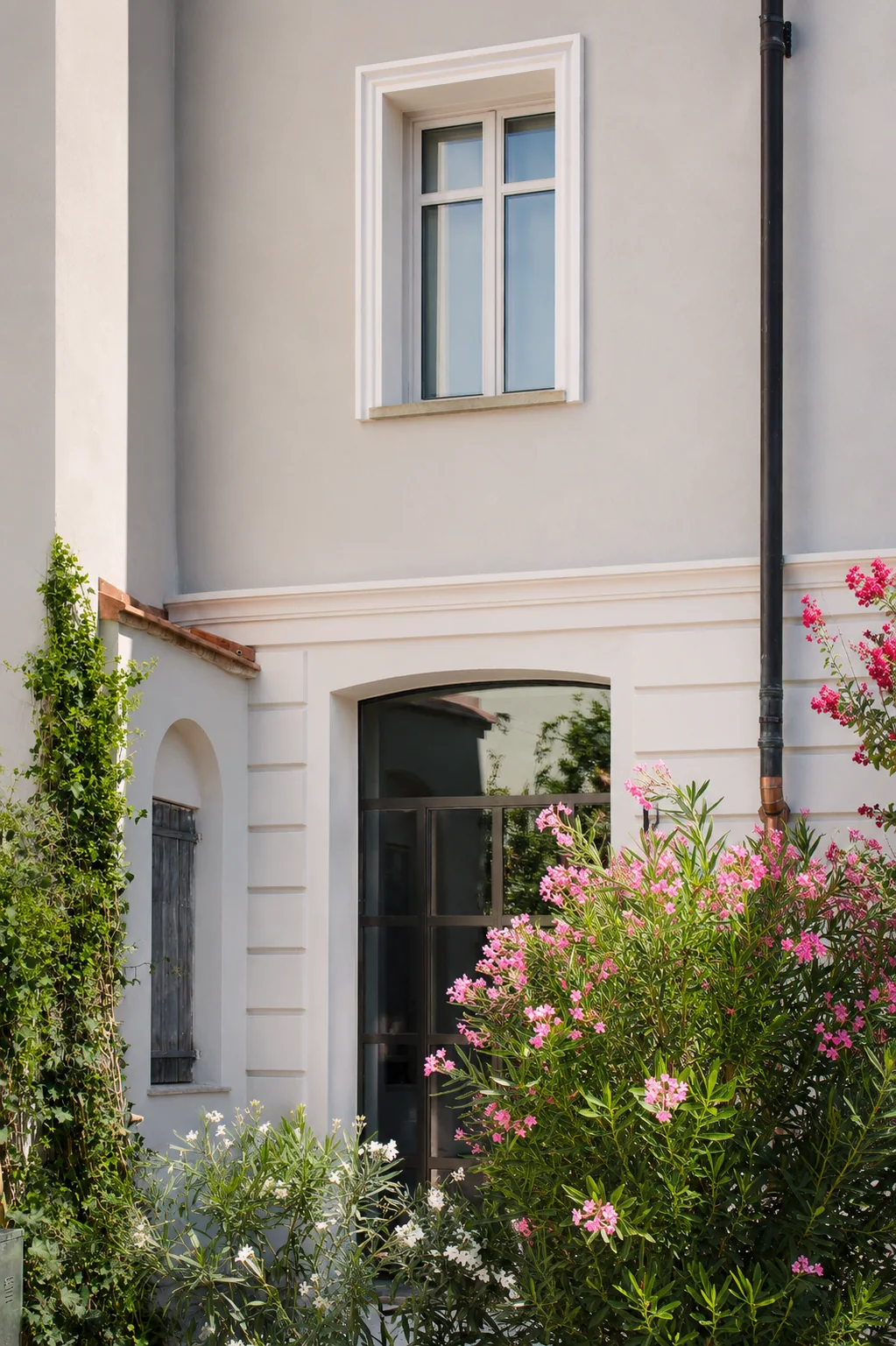 Arched entrance beside the house garden