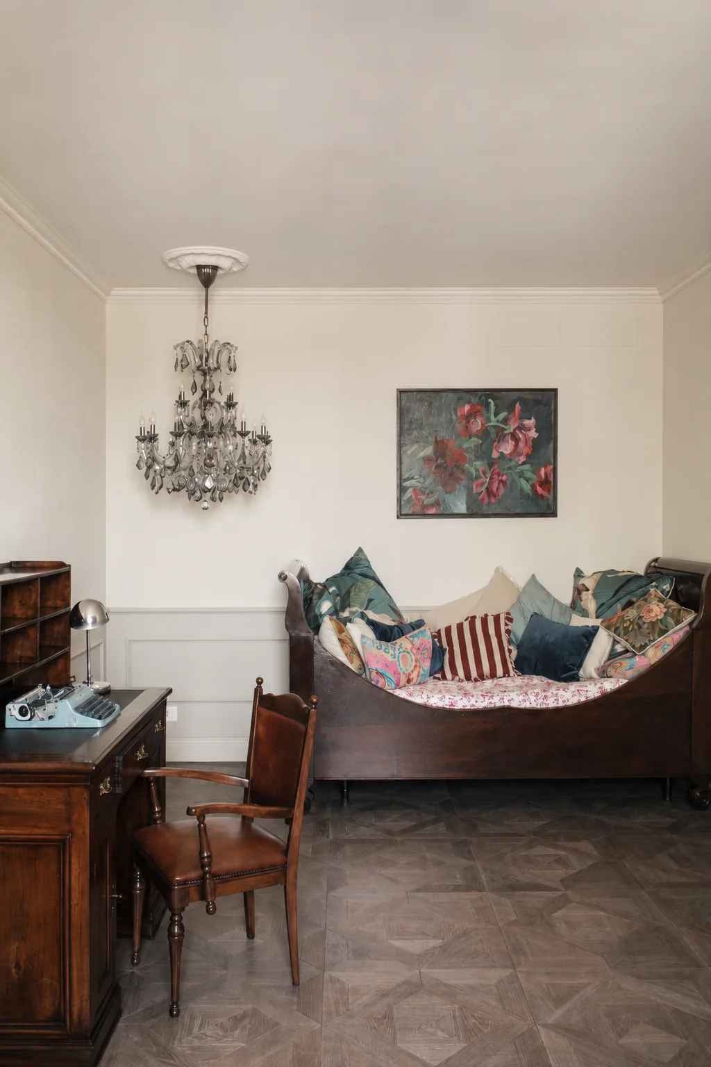 Study with writing desk and upholstered daybed